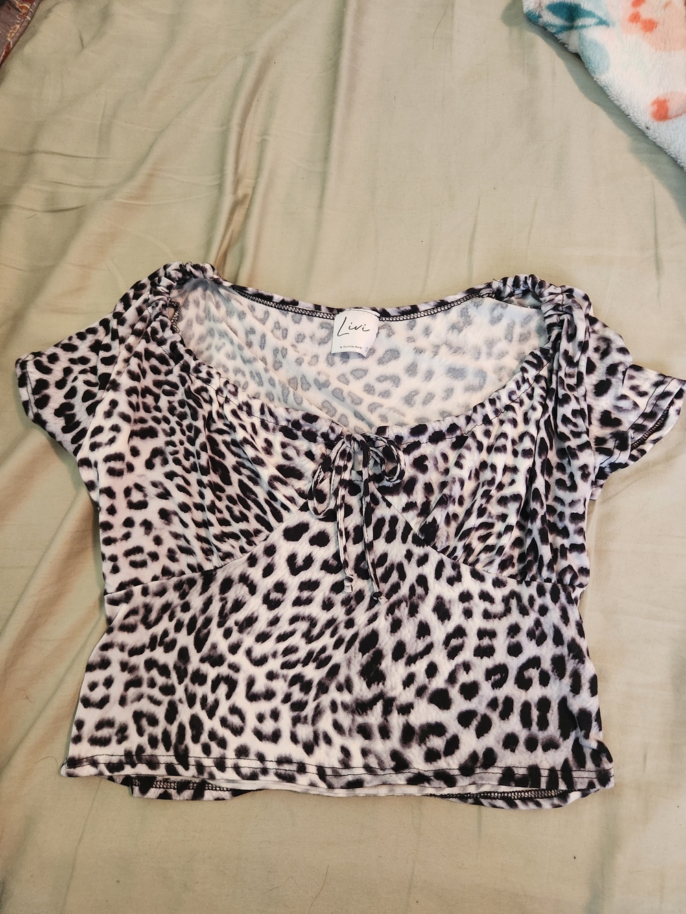 Women's Black and White Leopard Print Short Sleeve Top
